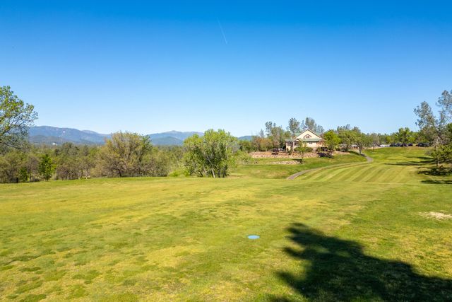 6050 Gleneagles Court, Redding, CA 96003