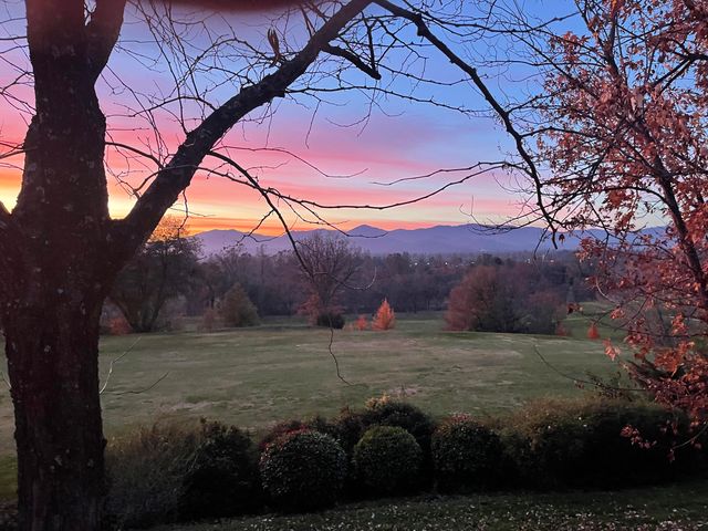 6050 Gleneagles Court, Redding, CA 96003