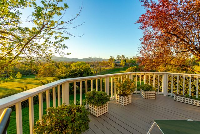 6050 Gleneagles Court, Redding, CA 96003