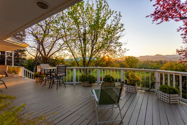 6050 Gleneagles Court, Redding, CA 96003