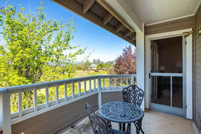 6050 Gleneagles Court, Redding, CA 96003