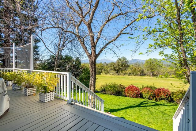 6050 Gleneagles Court, Redding, CA 96003