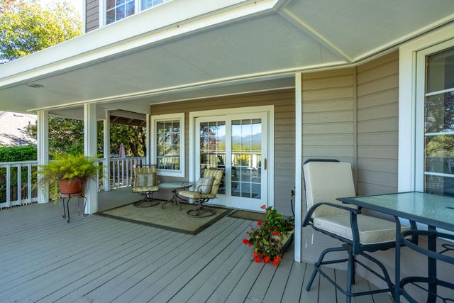 6050 Gleneagles Court, Redding, CA 96003