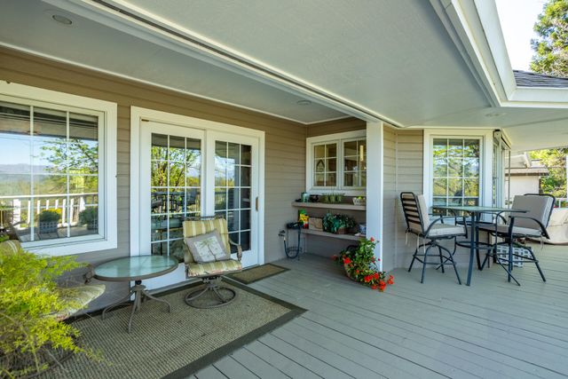 6050 Gleneagles Court, Redding, CA 96003