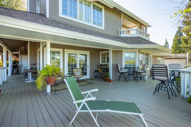 6050 Gleneagles Court, Redding, CA 96003