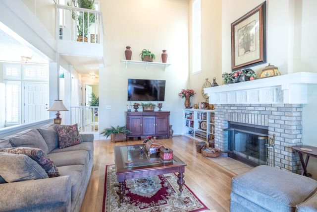 6050 Gleneagles Court, Redding, CA 96003