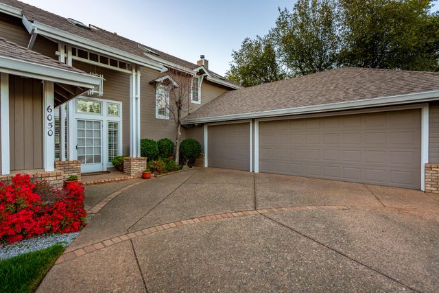 6050 Gleneagles Court, Redding, CA 96003