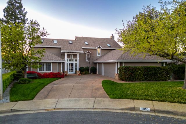 6050 Gleneagles Court, Redding, CA 96003