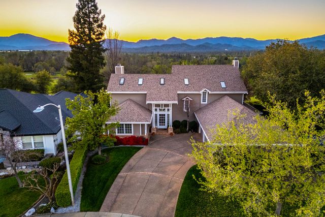 6050 Gleneagles Court, Redding, CA 96003