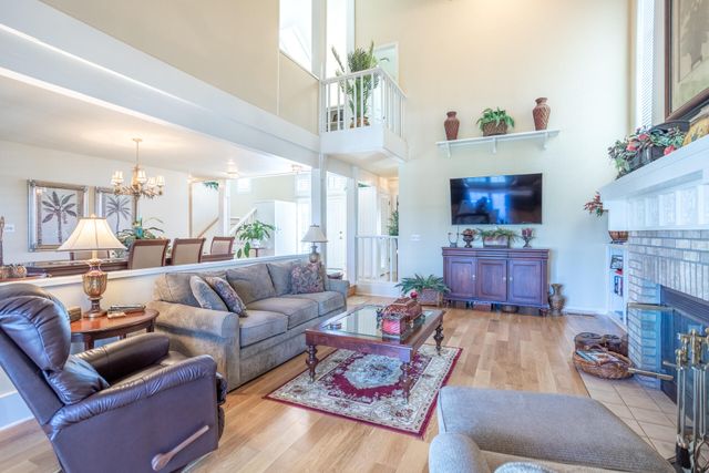 6050 Gleneagles Court, Redding, CA 96003