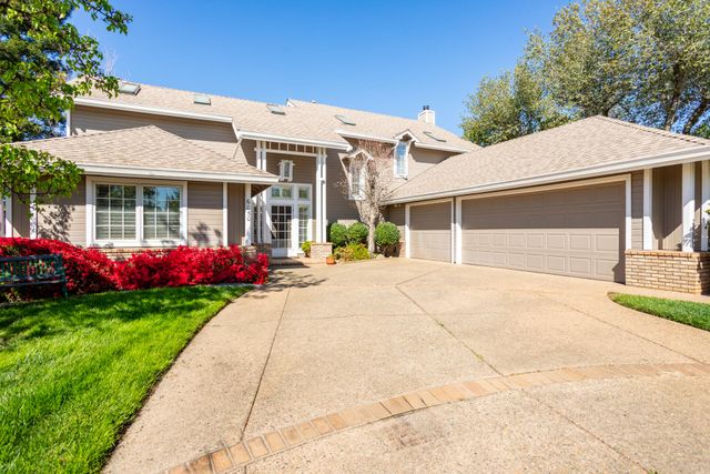 6050 Gleneagles Court, Redding, CA 96003