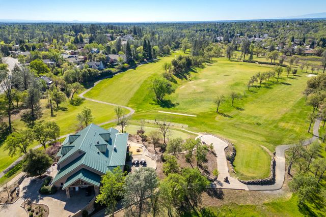 6050 Gleneagles Court, Redding, CA 96003