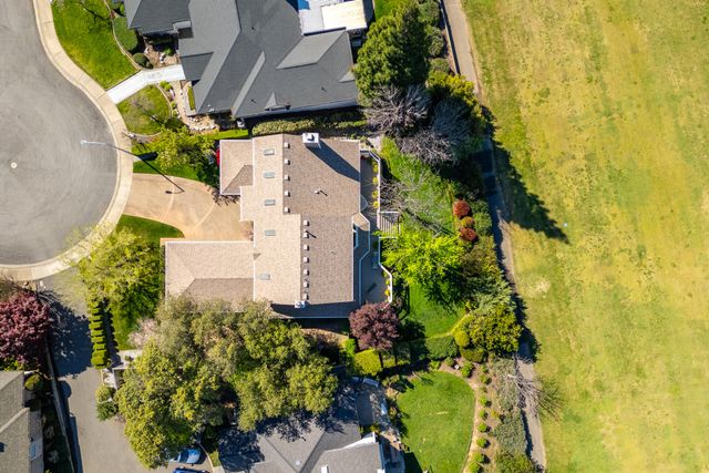 6050 Gleneagles Court, Redding, CA 96003