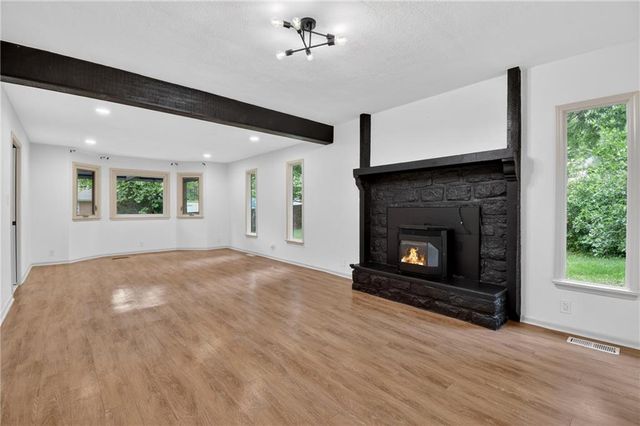 421 3rd Street, Belton, MO 64012