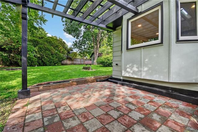 421 3rd Street, Belton, MO 64012