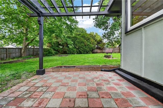 421 3rd Street, Belton, MO 64012