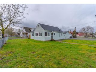 809 Sw ASH St, Dallas, OR 97338