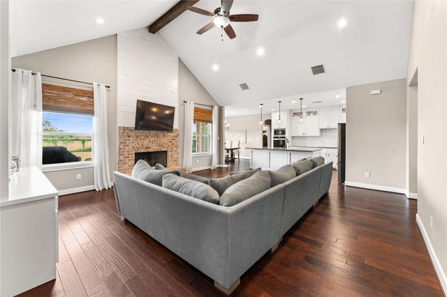 14910 Live Oak Lane, East Bernard, TX 77435