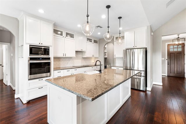 14910 Live Oak Lane, East Bernard, TX 77435