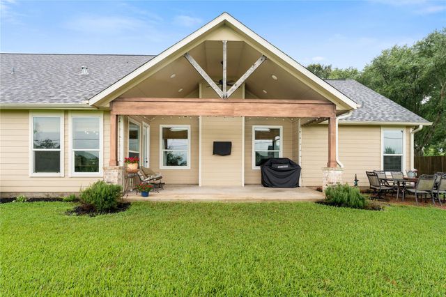 14910 Live Oak Lane, East Bernard, TX 77435