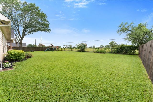 14910 Live Oak Lane, East Bernard, TX 77435