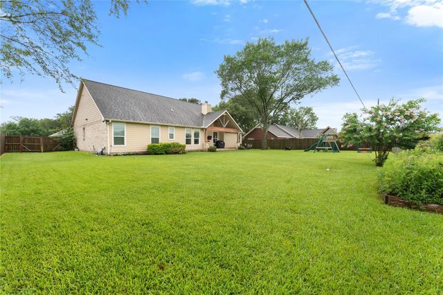 14910 Live Oak Lane, East Bernard, TX 77435