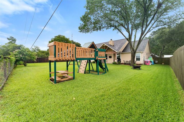 14910 Live Oak Lane, East Bernard, TX 77435
