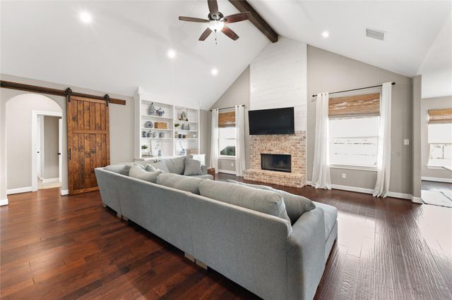 14910 Live Oak Lane, East Bernard, TX 77435
