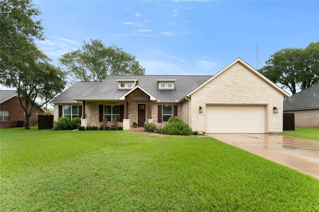 14910 Live Oak Lane, East Bernard, TX 77435