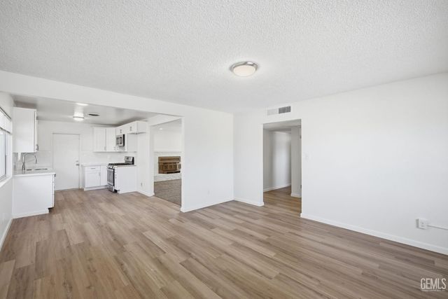 3516 Cardinal Avenue, Bakersfield, CA 93306