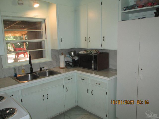 17 Linda St, Pensacola, FL 32506