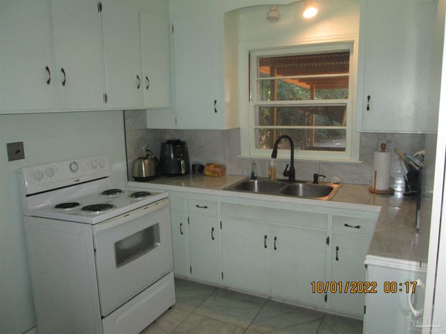 17 Linda St, Pensacola, FL 32506