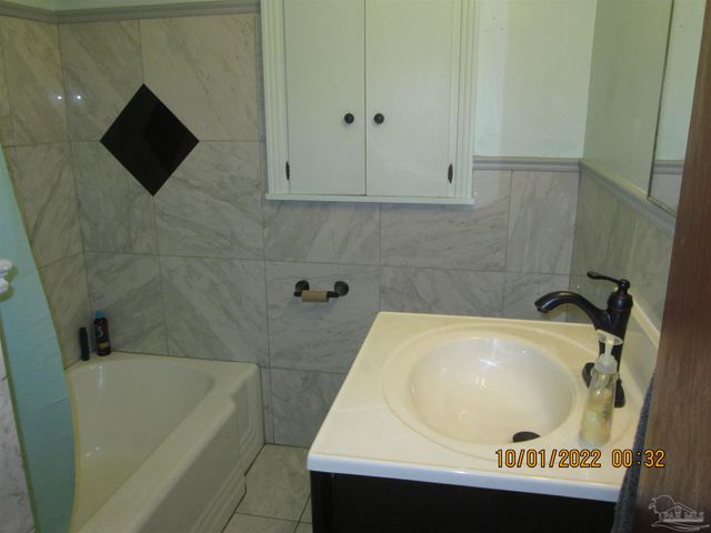 17 Linda St, Pensacola, FL 32506