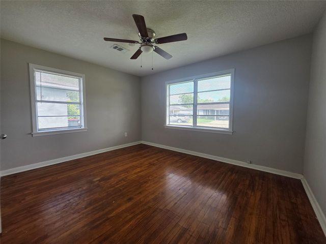 705 N Circle Drive, Baytown, TX 77520