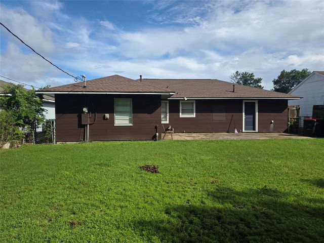 705 N Circle Drive, Baytown, TX 77520