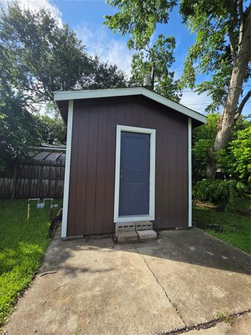 705 N Circle Drive, Baytown, TX 77520