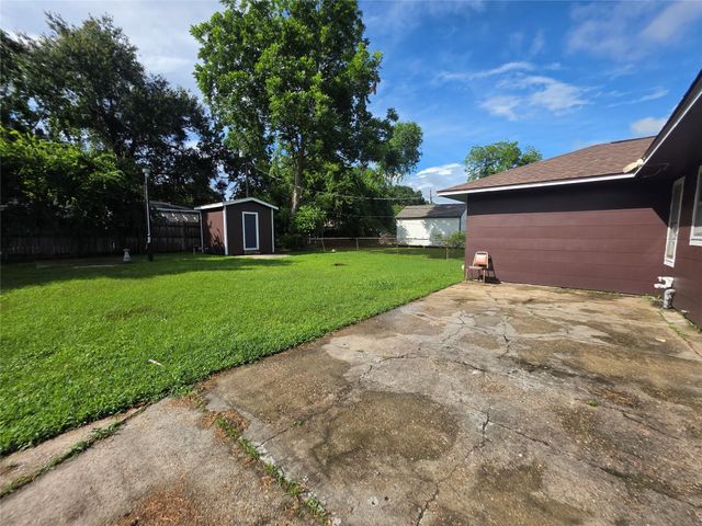 705 N Circle Drive, Baytown, TX 77520