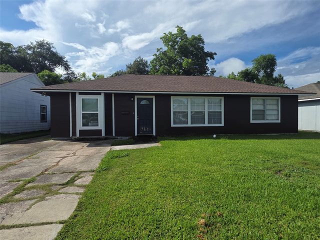 705 N Circle Drive, Baytown, TX 77520