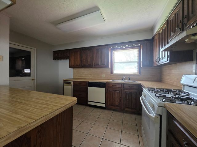 705 N Circle Drive, Baytown, TX 77520
