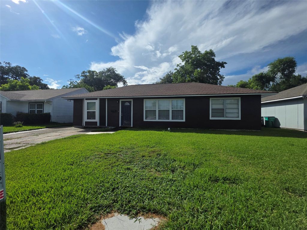 705 N Circle Drive, Baytown, TX 77520