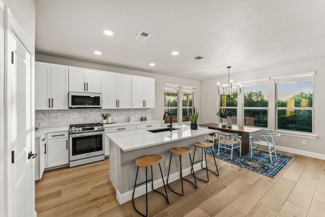 5300 Traviston DR, Austin, TX 78738