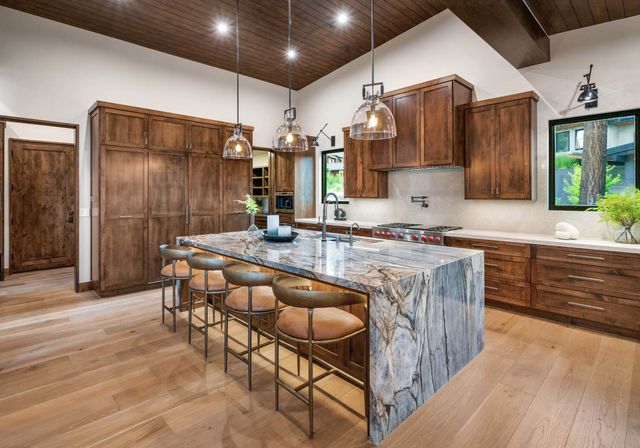 9337 Heartwood Drive, Truckee, CA 96161