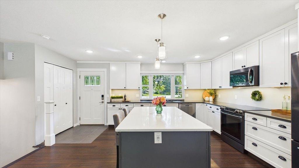6479 Tomahawk Trail, Lino Lakes, MN 55014 — exterior