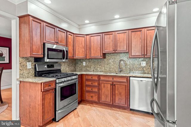 314 LAKESHORE DR, Marlton, NJ 08053