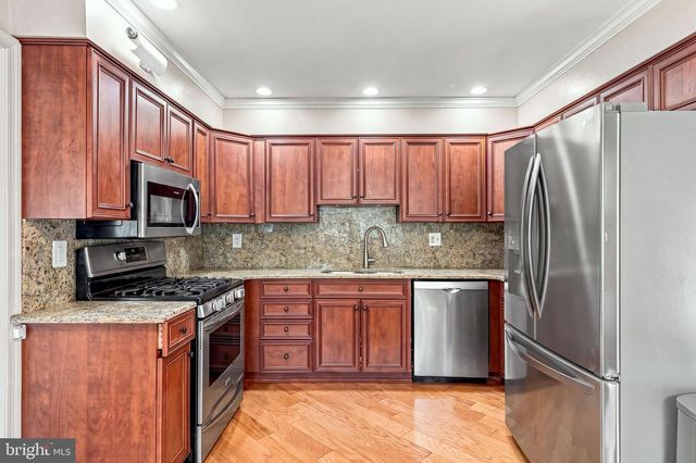 314 LAKESHORE DR, Marlton, NJ 08053