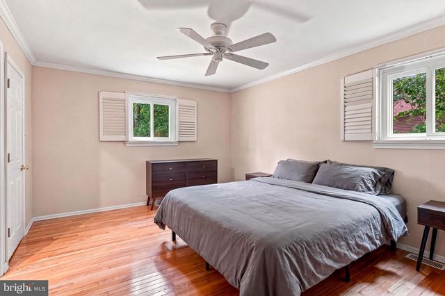 314 LAKESHORE DR, Marlton, NJ 08053
