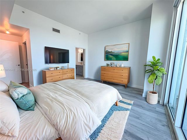 1900 N Bayshore Dr 4112, Miami, FL 33132