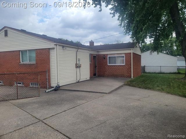 8424 Antwerp Drive, Sterling Heights, MI 48313