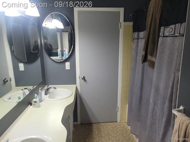 8424 Antwerp Drive, Sterling Heights, MI 48313