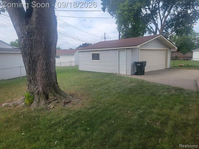 8424 Antwerp Drive, Sterling Heights, MI 48313